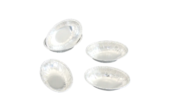 Processo di riciclaggio ed elaborazione delle stoviglie in alluminio